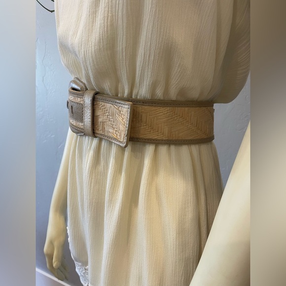 BCBGMaxAzria Accessories - Women’s BCBG Max Azria straw in Italian leather belt size small
